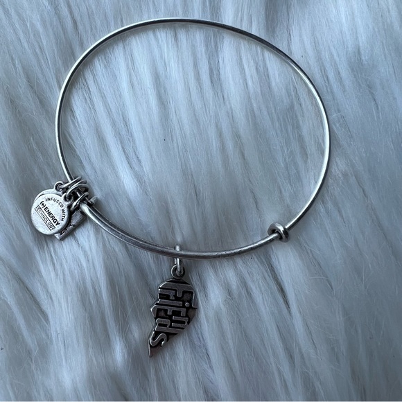 Alex and Ani Rafaelian Silver Best Friends Half Heart ‘FRIENDS’ Charm Bangle - Picture 1 of 2
